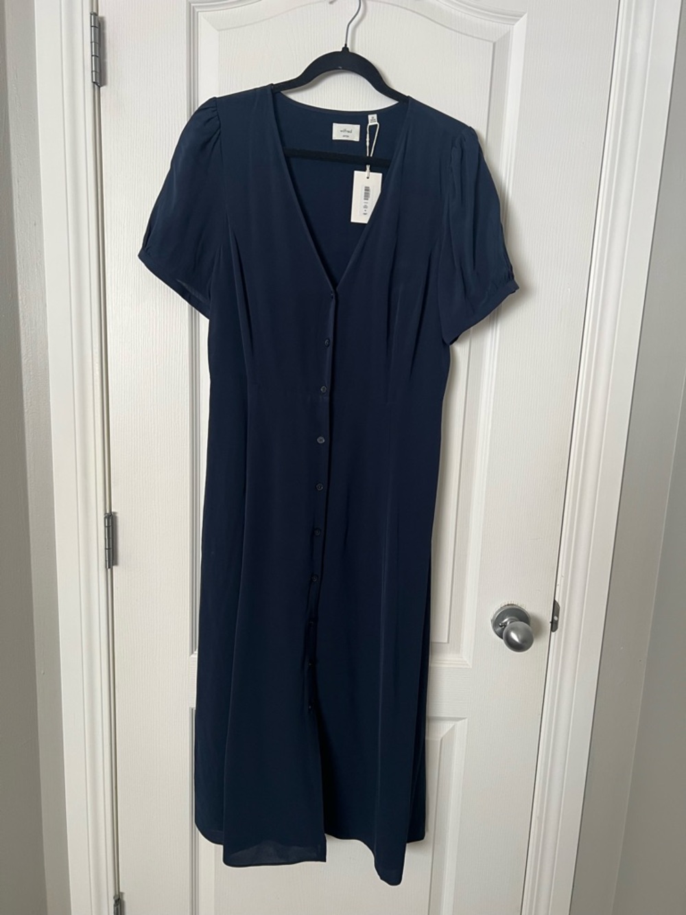 Aritzia Wilfred Lilt Navy V‑Neck Button‑Front Midi Dress